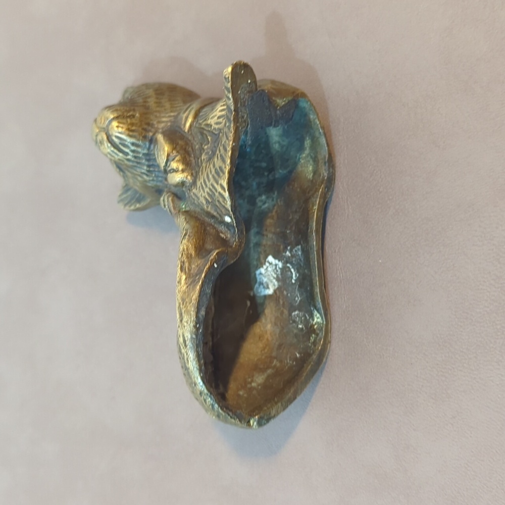 Vintage Brass Cat Laying With Bow Around Neck - Picture 5 of 7
